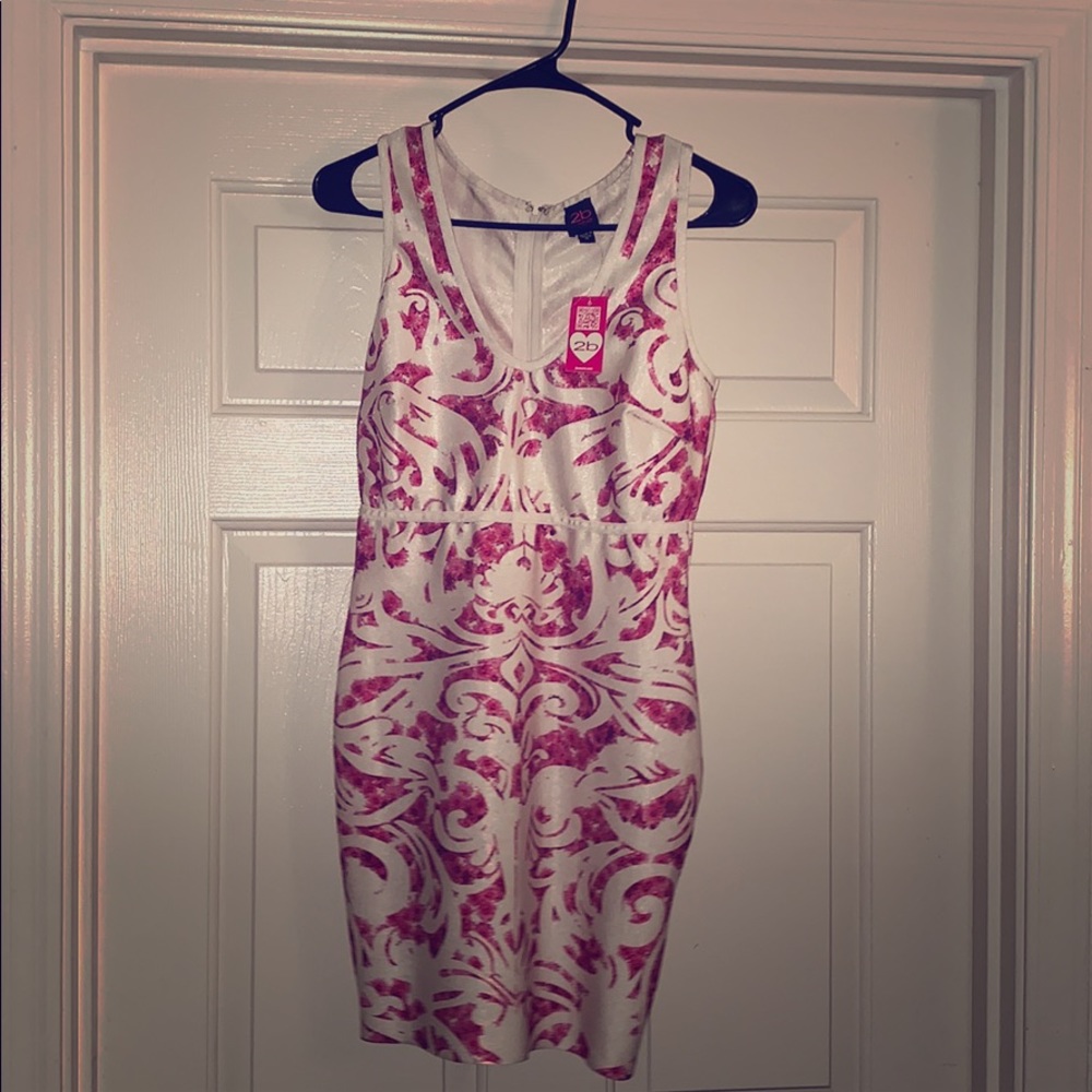 2B Sleeveless Cross-back Mini Bodycon Dress